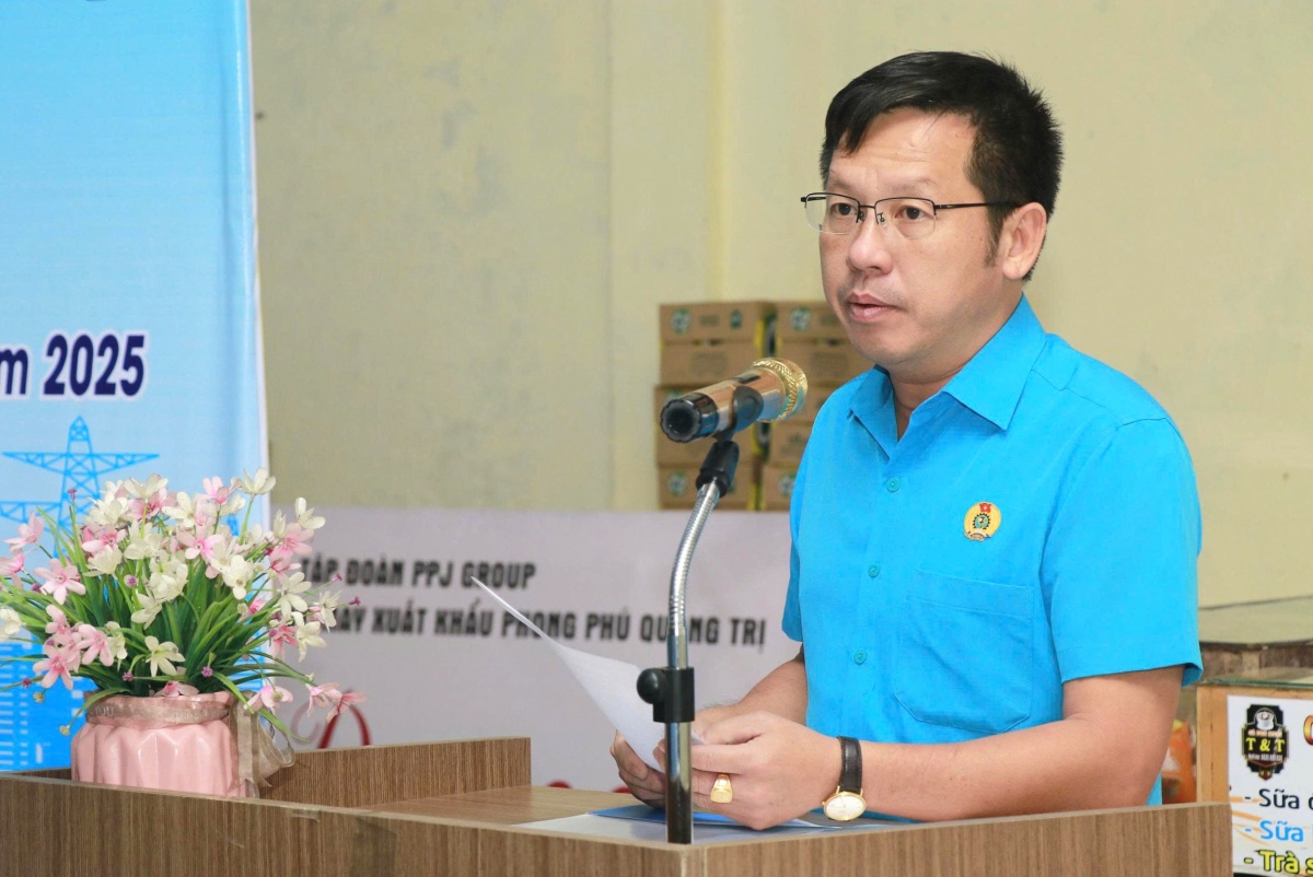 Công đoàn chia sẻ, tiếp sức cho người lao động ở vùng lũ Quảng Trị Công đoàn chia sẻ, tiếp sức cho người lao động ở vùng lũ Quảng Trị