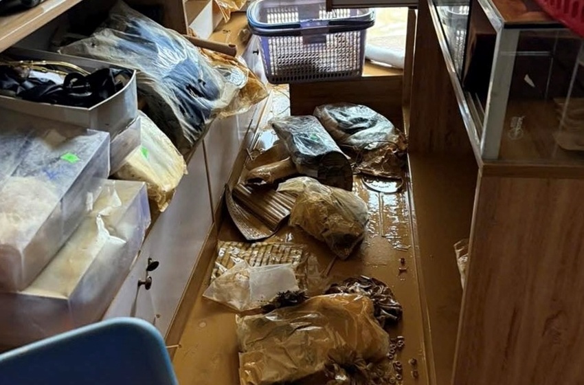 Hơn 20 xã, phường ở Huế bị ngập lũ, các lực lượng dốc sức làm sạch môi trường Hơn 20 xã, phường ở Huế bị ngập lũ, các lực lượng dốc sức làm sạch môi trường