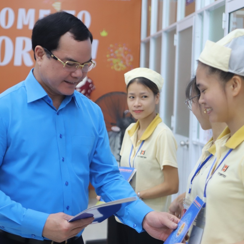 Tổng LĐLĐ Việt Nam hỗ trợ 1 tỉ đồng giúp người lao động ở Huế khắc phục bão lũ