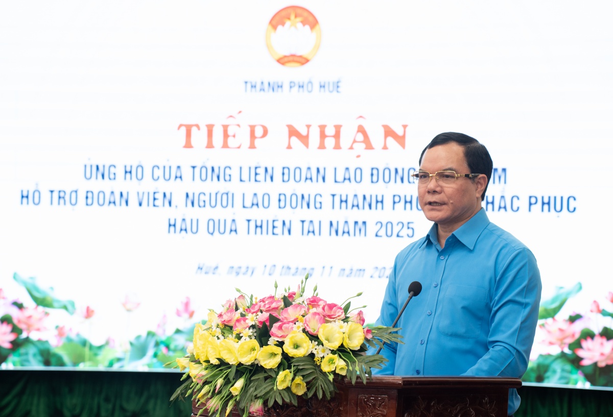 Tổng LĐLĐ Việt Nam hỗ trợ 1 tỉ đồng giúp người lao động ở Huế khắc phục bão lũ