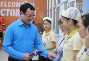 Tổng LĐLĐ Việt Nam hỗ trợ 1 tỉ đồng giúp người lao động ở Huế khắc phục bão lũ