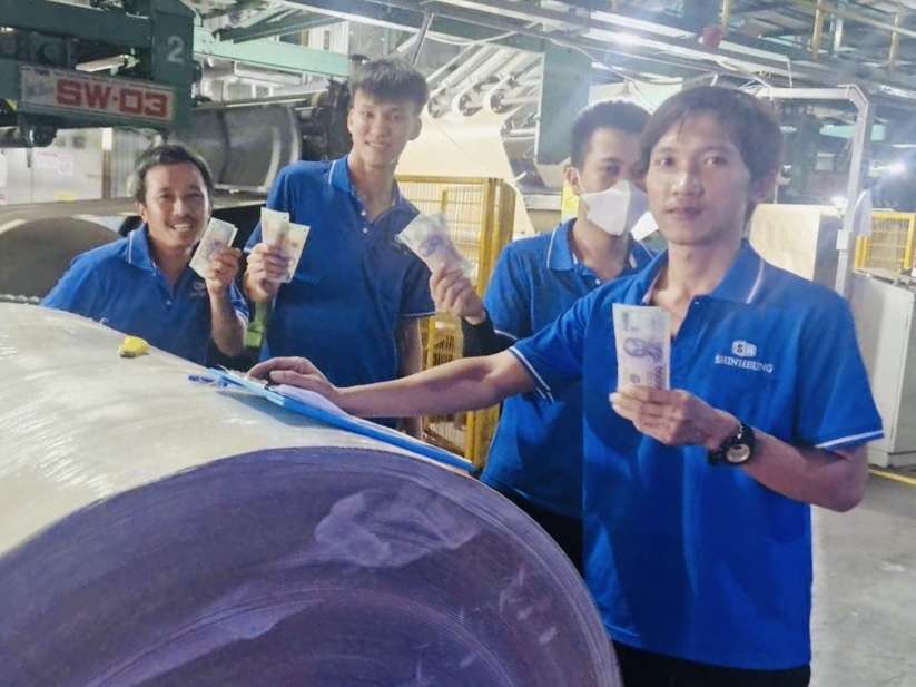 Công nhân Đà Nẵng mất sạch tài sản sau lũ, doanh nghiệp chi hàng chục tỷ đồng tiếp sức Công nhân Đà Nẵng mất sạch tài sản sau lũ, doanh nghiệp chi hàng chục tỷ đồng tiếp sức