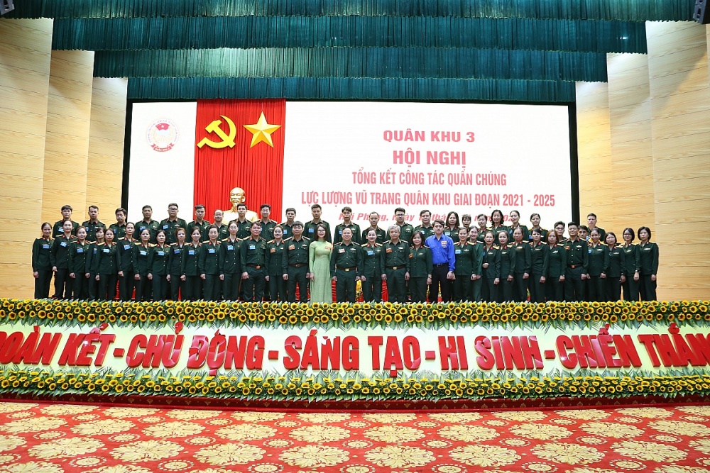 Với tinh thần đoàn kết, bản lĩnh, trí tuệ, đổi mới, phát triển, các tổ chức quần chúng LLVT Quân khu ra sức thi đua, quyết tâm phấn đấu thực hiện thắng lợi Nghị quyết Đại hội Đảng bộ các cấp nhiệm kỳ 2025 - 2030; Nghị quyết Đại hội lần thứ XIV của Đảng. Ảnh: ĐVCC