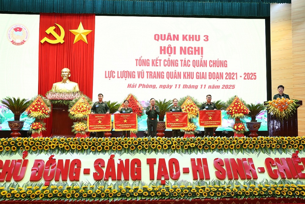 Hội nghị tổng kết Công tác quần chúng LLVT Quân khu giai đoạn 2021 - 2025. Ảnh: ĐVCC