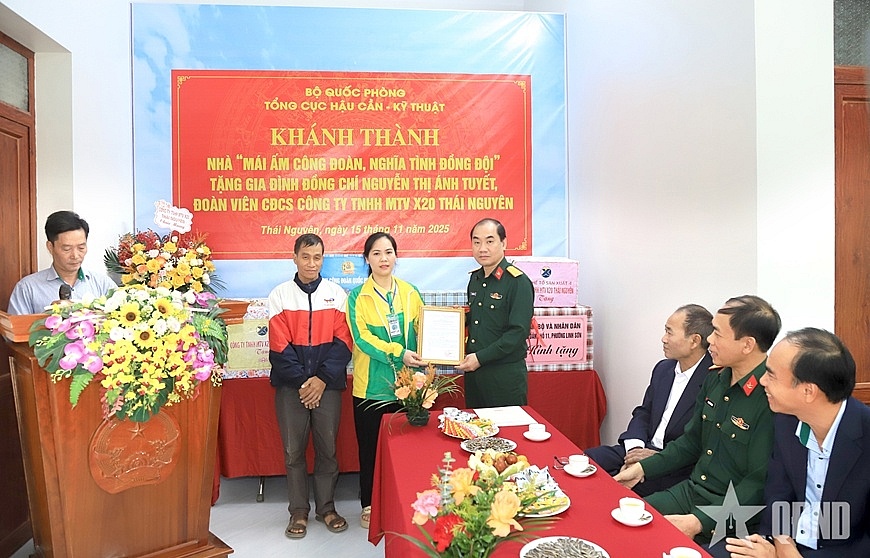 Ban Công đoàn Quốc phòng hỗ trợ Công ty X20 Thái Nguyên xây nhà 
