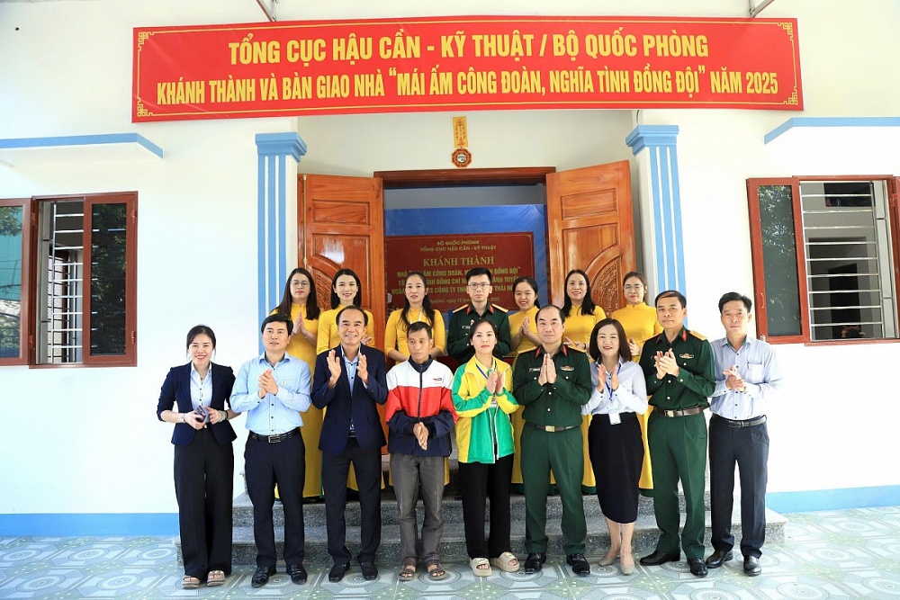 Ban Công đoàn Quốc phòng chi hơn 1,6 tỷ đồng hỗ trợ đoàn viên bị bão lũ