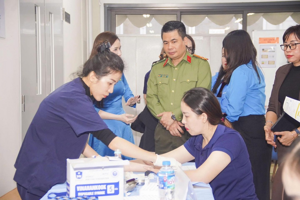 Nghệ An: 2.000 người lao động được khám bệnh miễn phí Nghệ An: 2.000 người lao động được khám bệnh miễn phí