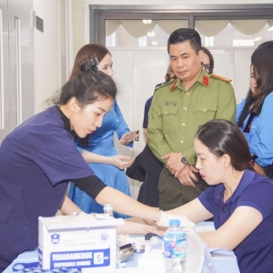 Nghệ An: 2.000 người lao động được khám bệnh miễn phí