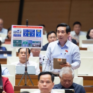 Đề xuất miễn bắt buộc ghế trẻ em cho taxi và xe công nghệ