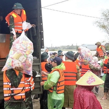 Sẵn sàng nhường trụ sở công an, quân đội cho dân tránh lũ