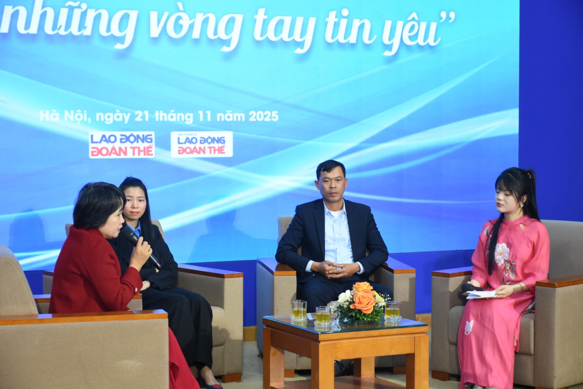 Tựa như một vòng tay không bao giờ buông