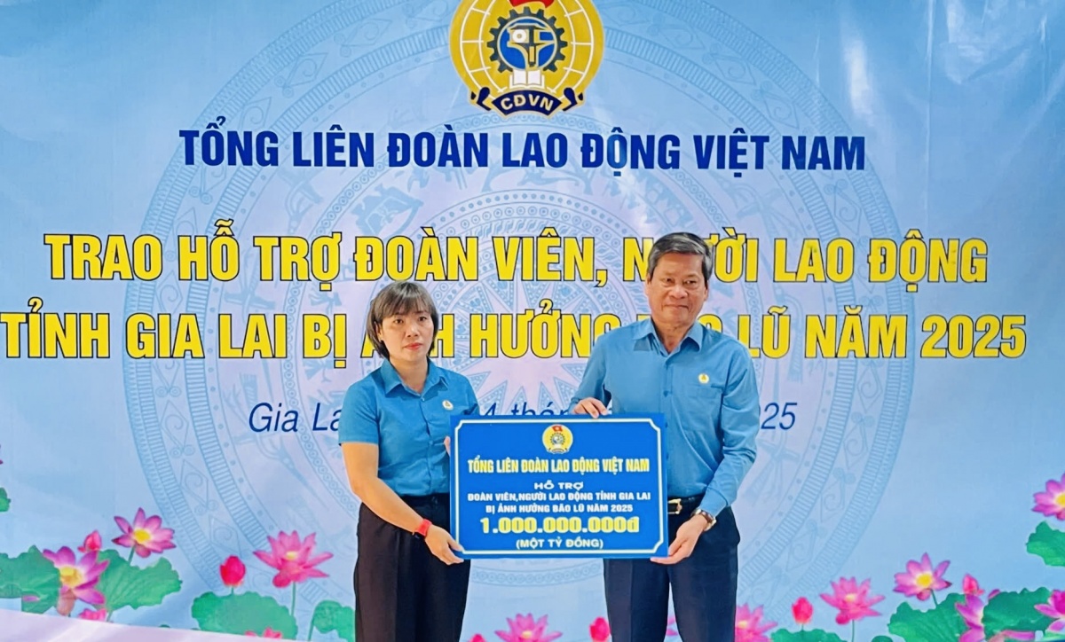 Hơn 1,5 tỷ đồng hỗ trợ công nhân Gia Lai bị thiên tai Hơn 1,5 tỷ đồng hỗ trợ công nhân Gia Lai bị thiên tai