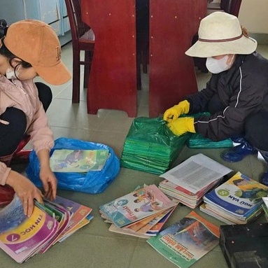 Cấp phát miễn phí toàn bộ sách giáo khoa cho học sinh vùng lũ