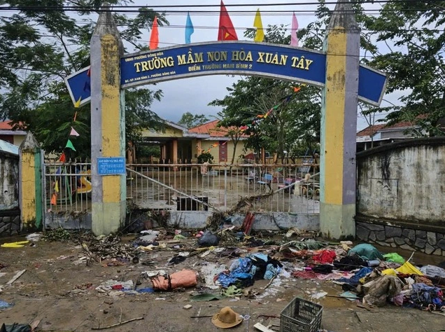 Cấp phát miễn phí toàn bộ sách giáo khoa cho học sinh vùng lũ Cấp phát miễn phí toàn bộ sách giáo khoa cho học sinh vùng lũ