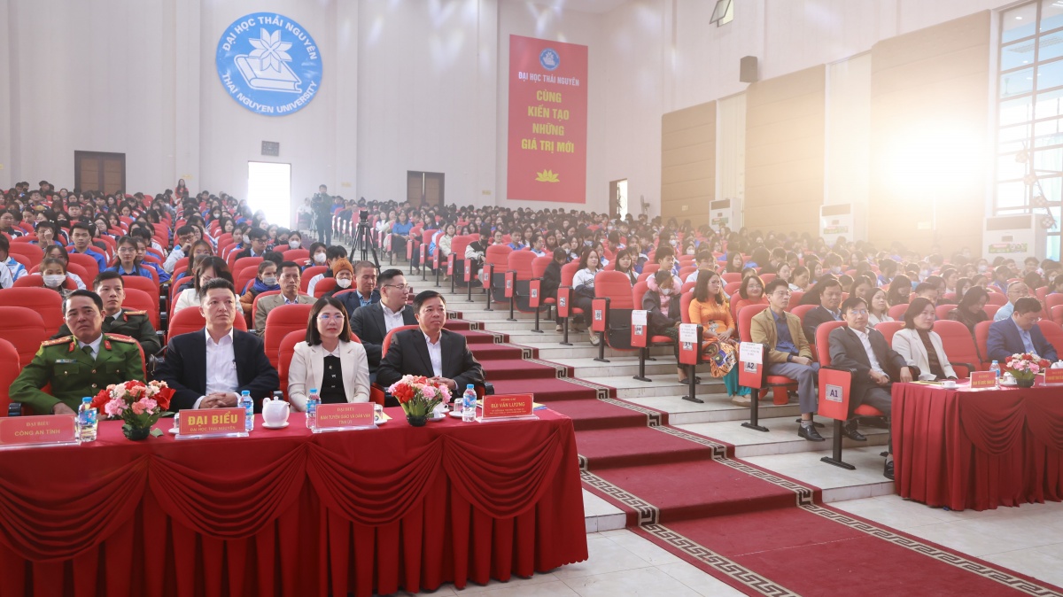 Thái Nguyên khởi động chiến dịch bảo vệ phụ nữ trên không gian mạng Thái Nguyên khởi động chiến dịch bảo vệ phụ nữ trên không gian mạng