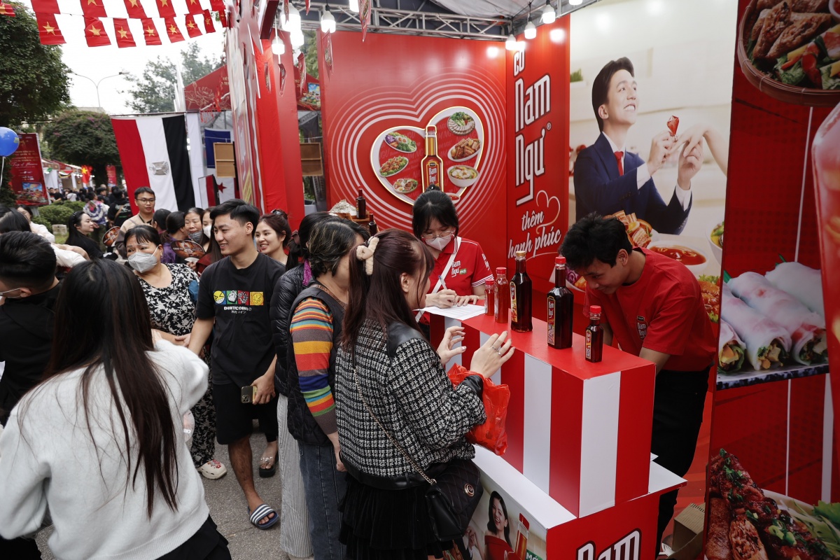 Người tiêu dùng trải nghiệm sản phẩm của Nam Ngư