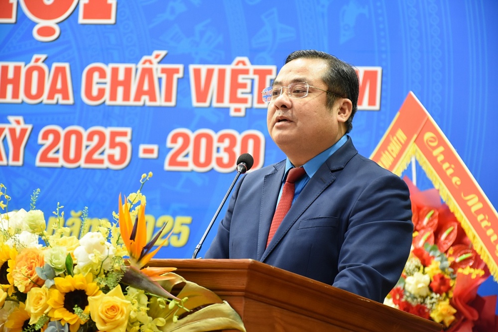 đồng chí Phùng Quang Hiệp, Ủy viên Ban Chấp hành Đảng bộ Chính phủ, Bí thư Đảng ủy, Chủ tịch HĐTV Tập đoàn Hóa chất Việt Nam phát biểu tại Đại hội XII Công đoàn Công nghiệp Hóa chất Việt Nam. Ảnh: Nguyễn Việt