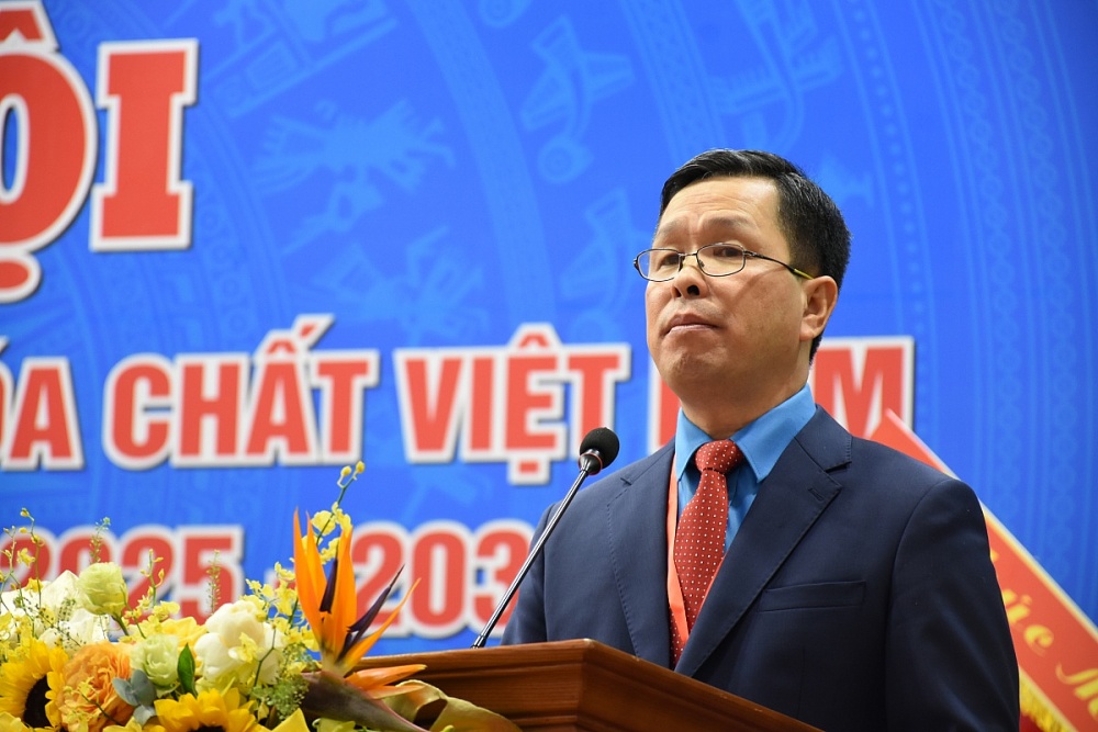 ông Nguyễn Huy Thông tiếp tục được bầu giữ chức Chủ tịch Công đoàn Công nghiệp Hóa chất Việt Nam lần thứ XII. Ảnh: Nguyễn Việt