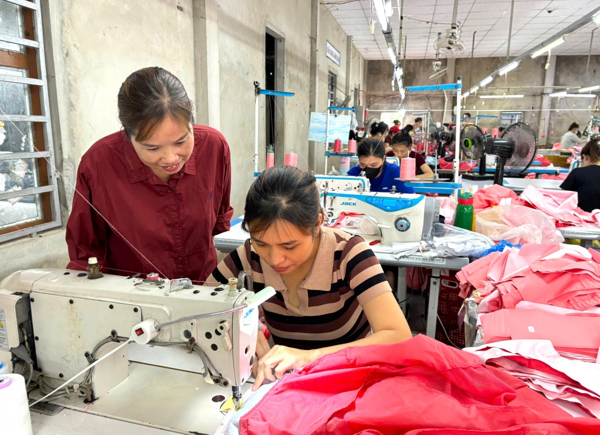 Chồi xanh vươn mình từ làng quê...