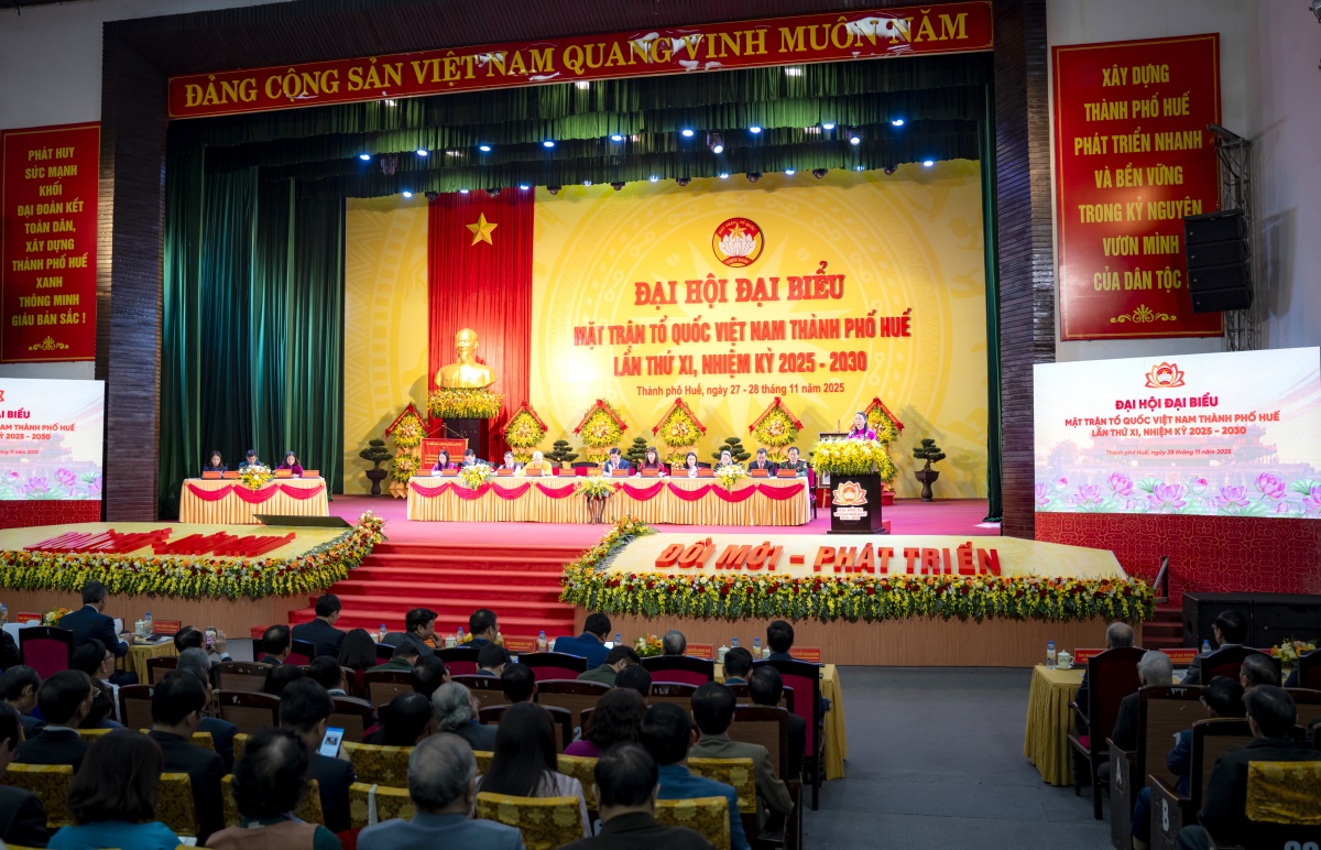 Huế: Mỗi người dân là một Huế: Mỗi người dân là một