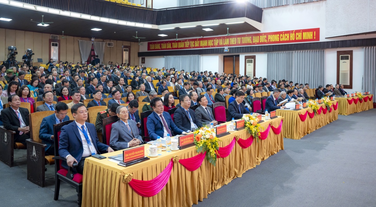 Huế: Mỗi người dân là một Huế: Mỗi người dân là một