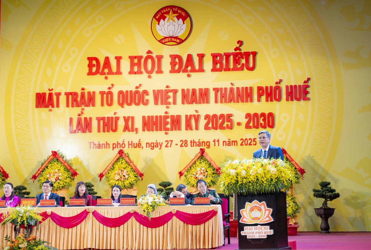 Huế: Mỗi người dân là một Huế: Mỗi người dân là một