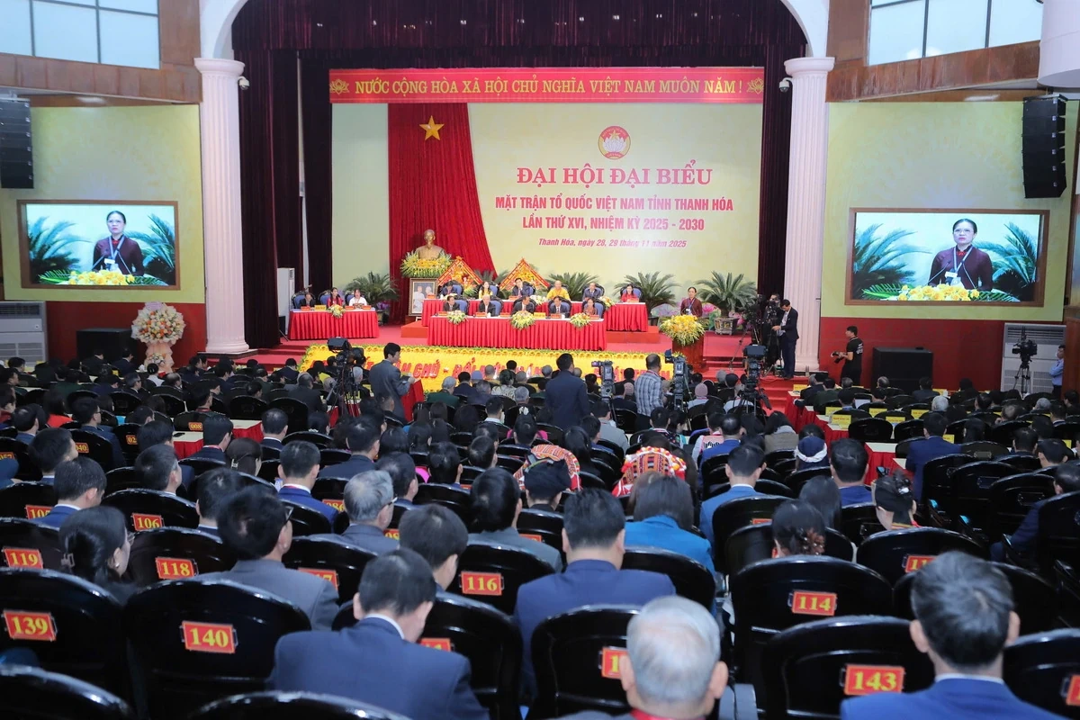 Phó Chủ tịch Trung ương MTTQ Việt Nam Hà Thị Nga biểu dương, ghi nhận và chúc mừng những kết quả, thành tựu nổi bật Ủy ban MTTQ Việt Nam tỉnh Thanh Hóa đã đạt được trong thời gian qua. Ảnh: Minh Hiếu