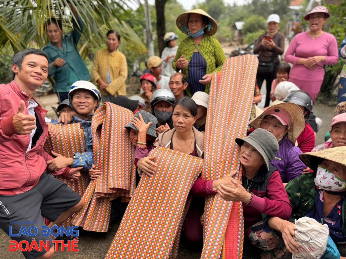 Những người “đánh cược sinh mạng” giữa rốn lũ Đắk Lắk
