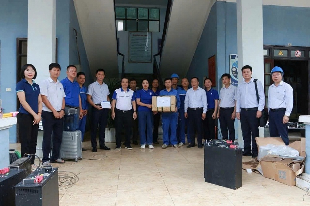 Thường trực Công đoàn VNPT động viên ĐV, NLĐ địa bàn Thái Nguyên sau bão lũ lịch sử năm 2025. Ảnh: ĐVCC