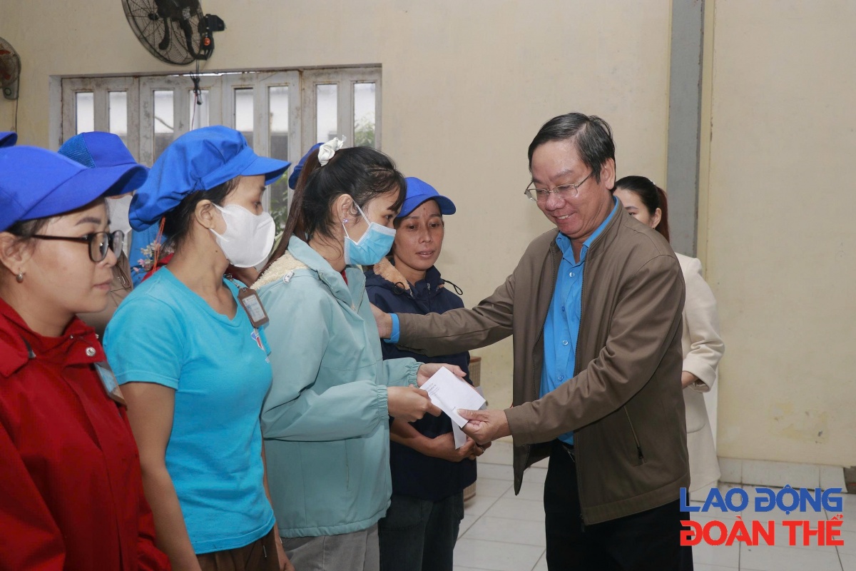 Phát huy vai trò của công nhân và Công đoàn tỉnh Quảng Trị trong giai đoạn mới (*) Phát huy vai trò của công nhân và Công đoàn tỉnh Quảng Trị trong giai đoạn mới (*)