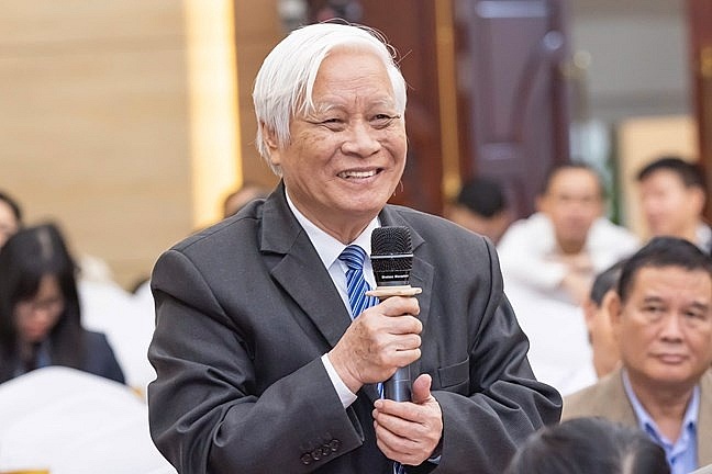 TS. Nguyễn Viết Chức, Ủy viên UBTƯ MTTQ Việt Nam phát biểu tại Hội nghị lấy ý kiến, góp ý của các cụ, các vị, các đồng chí Ủy viên UBTƯ MTTQ Việt Nam đối với các dự thảo văn kiện trình Đại hội đại biểu toàn quốc lần thứ XIV của Đảng. Ảnh: Quang Vinh TS. Nguyễn Viết Chức, Ủy viên UBTƯ MTTQ Việt Nam phát biểu tại Hội nghị lấy ý kiến, góp ý của các cụ, các vị, các đồng chí Ủy viên UBTƯ MTTQ Việt Nam đối với các dự thảo văn kiện trình Đại hội đại biểu toàn quốc lần thứ XIV của Đảng. Ảnh: Quang Vinh