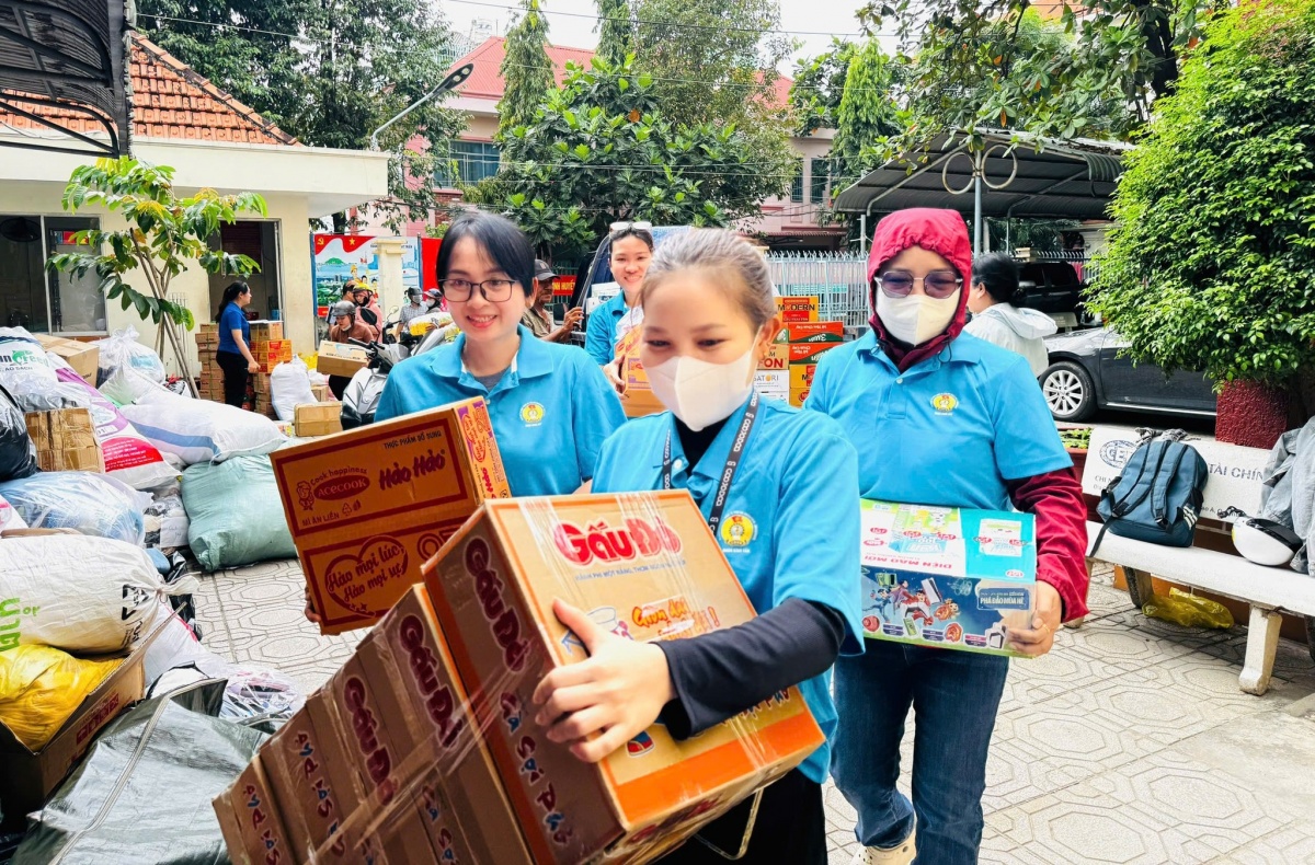 Công đoàn TP HCM cải tổ bộ máy, dồn lực lo Tết cho 2,5 triệu lao động Công đoàn TP HCM cải tổ bộ máy, dồn lực lo Tết cho 2,5 triệu lao động