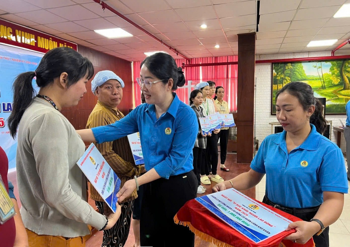 Công đoàn TP HCM cải tổ bộ máy, dồn lực lo Tết cho 2,5 triệu lao động Công đoàn TP HCM cải tổ bộ máy, dồn lực lo Tết cho 2,5 triệu lao động