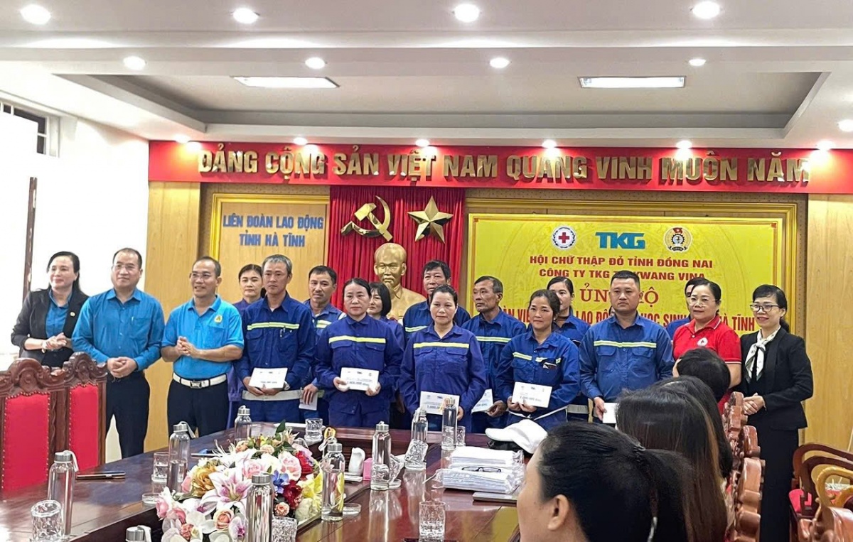 Hơn 30.000 công nhân quyên góp 3,2 tỷ đồng hỗ trợ vùng lũ