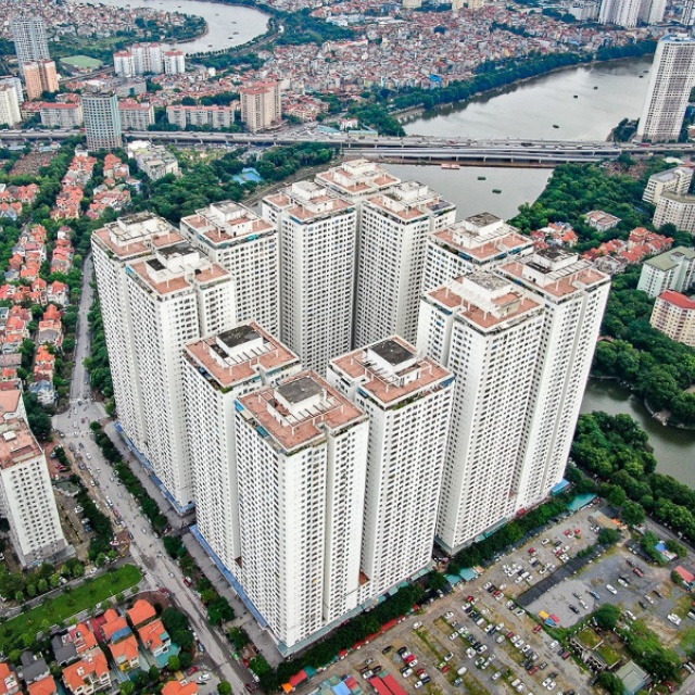 Xe điện và chung cư: Bài toán khó cho Hà Nội