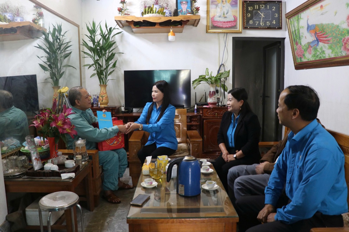 Làm rõ yêu cầu về chất lượng nguồn nhân lực trong thực hiện mục tiêu đổi mới mô hình tăng trưởng Làm rõ yêu cầu về chất lượng nguồn nhân lực trong thực hiện mục tiêu đổi mới mô hình tăng trưởng