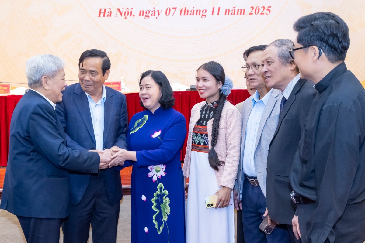 Kỳ 4: Muốn người dân hạnh phúc thì cán bộ phải có niềm vui trong công việc của mình Kỳ 4: Muốn người dân hạnh phúc thì cán bộ phải có niềm vui trong công việc của mình