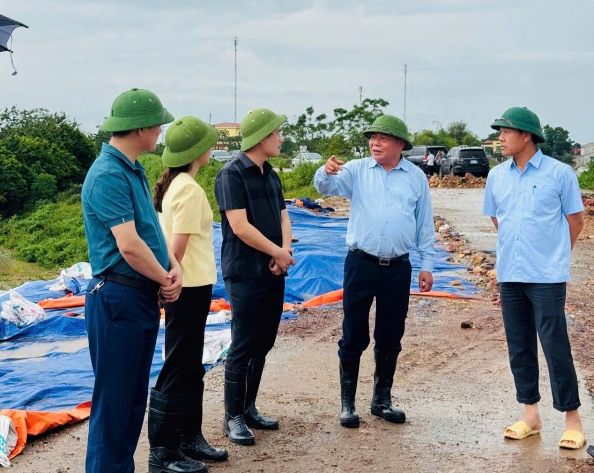 Kỳ 4: Muốn người dân hạnh phúc thì cán bộ phải có niềm vui trong công việc của mình Kỳ 4: Muốn người dân hạnh phúc thì cán bộ phải có niềm vui trong công việc của mình