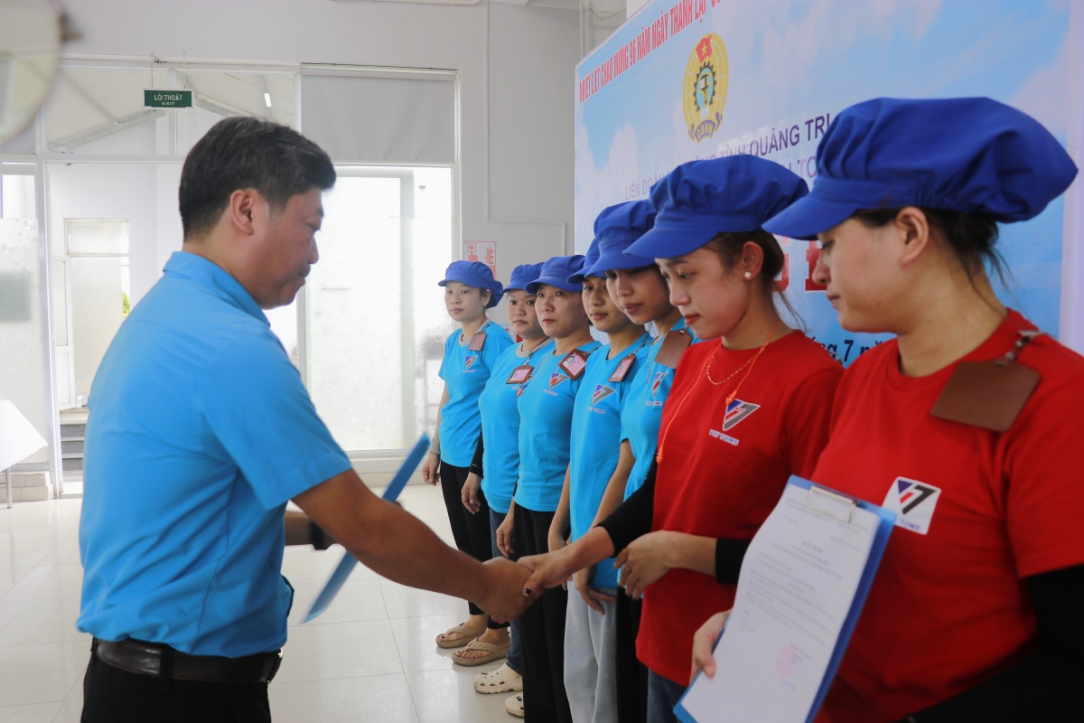 Công đoàn Quảng Trị sẵn sàng thực hiện sứ mệnh mới, tầm vóc mới Công đoàn Quảng Trị sẵn sàng thực hiện sứ mệnh mới, tầm vóc mới