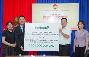 Chung tay với Mặt trận Tổ quốc hỗ trợ người dân trong bão lũ