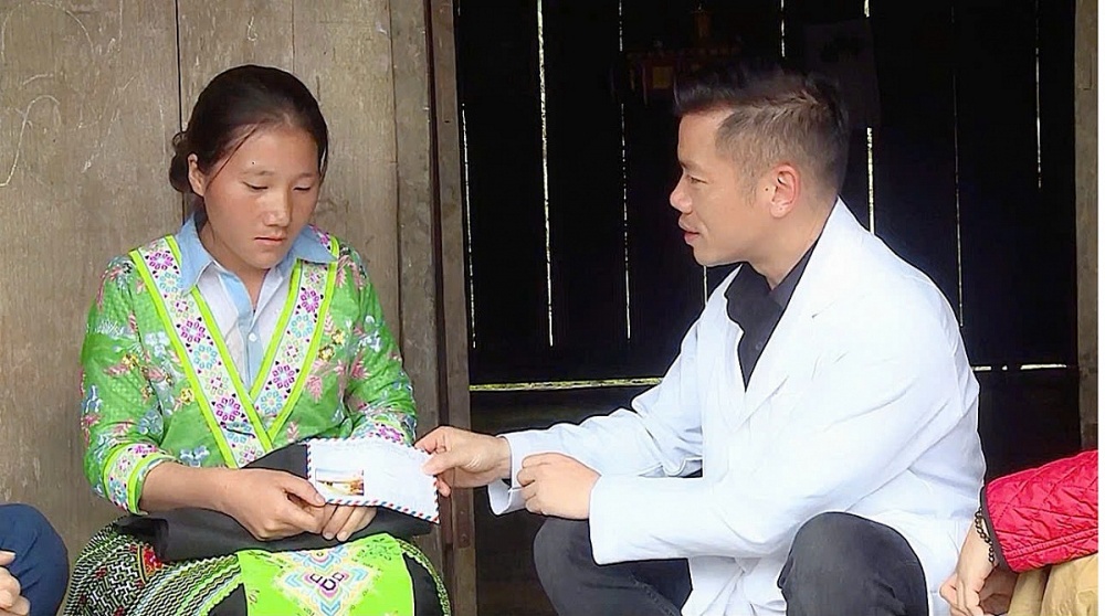 ThS. BS CKI Bùi Minh Việt đã có chuyến thăm khám sức khỏe sinh sản cho phụ nữ vùng cao xã Nà Hẩu, Yên Bái. Ảnh: NVCC