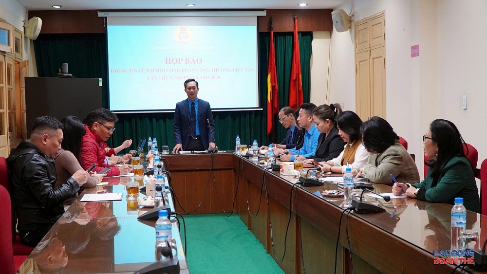 Toàn cảnh buổi họp báo. Ảnh: Mạnh Thủ