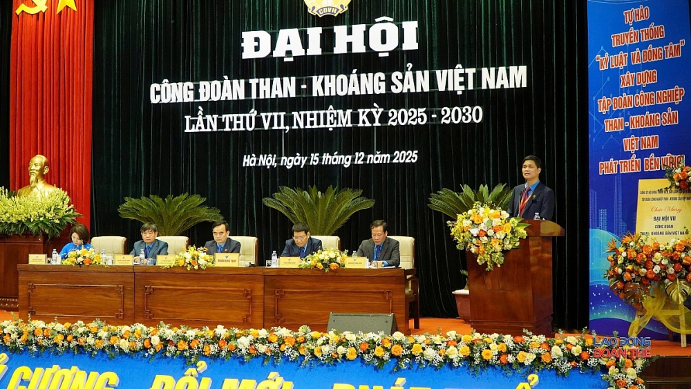 đồng chí Ngọ Duy Hiểu – Phó Chủ tịch Tổng Liên đoàn Lao động Việt Nam nhấn mạnh tại Đại hội, đồng thời khẳng định: “Ở đâu công nhân khó, ở đó có Công đoàn”. Ảnh: Mạnh Thắng