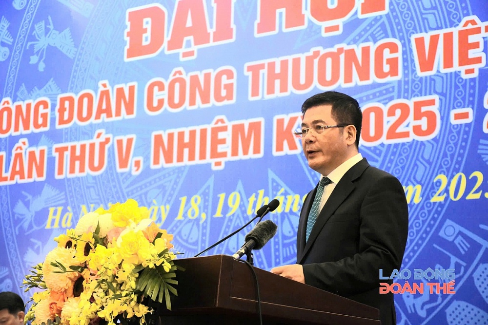 Đồng chí Nguyễn Hồng Diên, Ủy viên Trung ương Đảng, Bí thư Đảng ủy, Bộ trưởng Bộ Công Thương phát biểu tại Đại hội. Ảnh: Nguyễn Việt