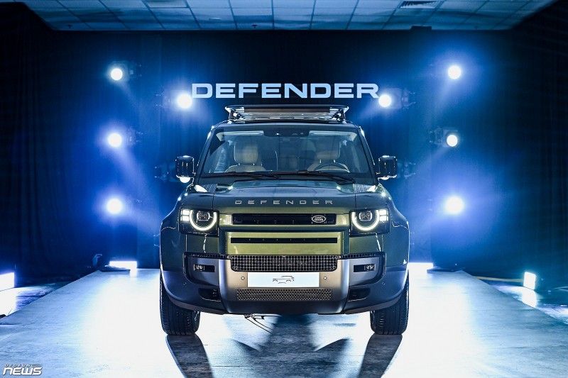 Land Rover Defender 110 2026 ra mắt, giá hơn 6,3 tỷ đồng khi đi kèm gói nâng cấp