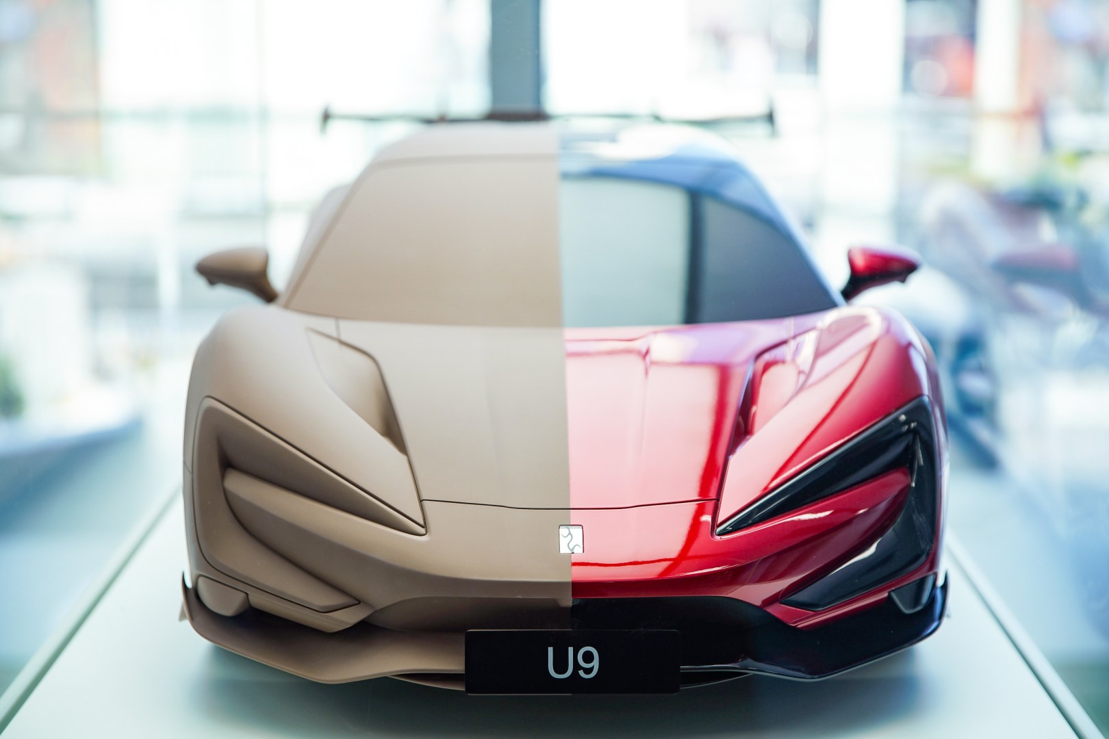 Mô hình BYD Yangwang U8 được làm bằng đất sét