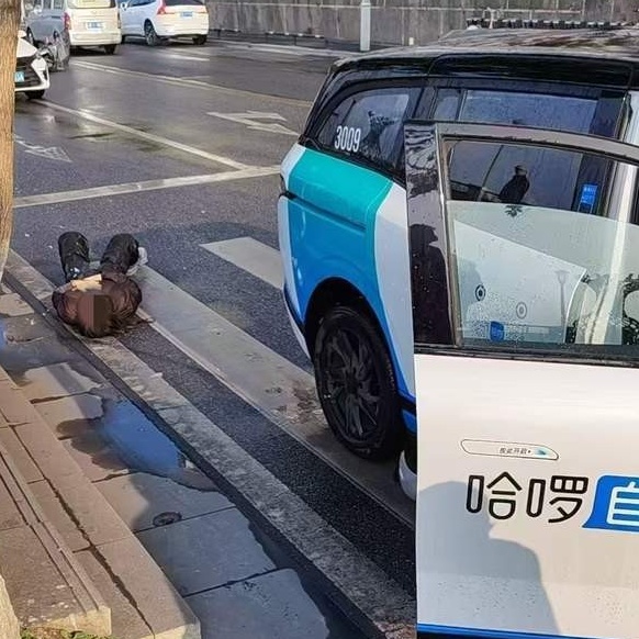 Robotaxi Trung Quốc bị đình chỉ hoạt động sau khi gây thương tích nặng cho người đi bộ