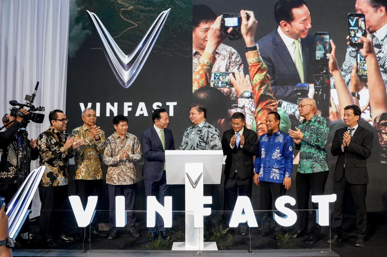 VinFast khánh thành nhà máy ô tô điện tại Indonesia, sản xuất VF 3 tay lái nghịch VinFast khánh thành nhà máy ô tô điện tại Indonesia, sản xuất VF 3 tay lái nghịch