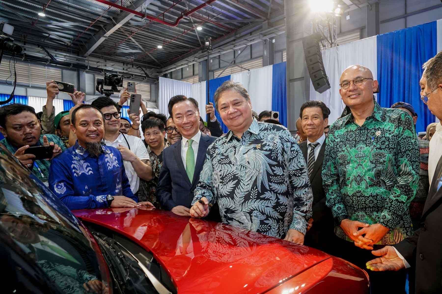 VinFast khánh thành nhà máy ô tô điện tại Indonesia, sản xuất VF 3 tay lái nghịch VinFast khánh thành nhà máy ô tô điện tại Indonesia, sản xuất VF 3 tay lái nghịch