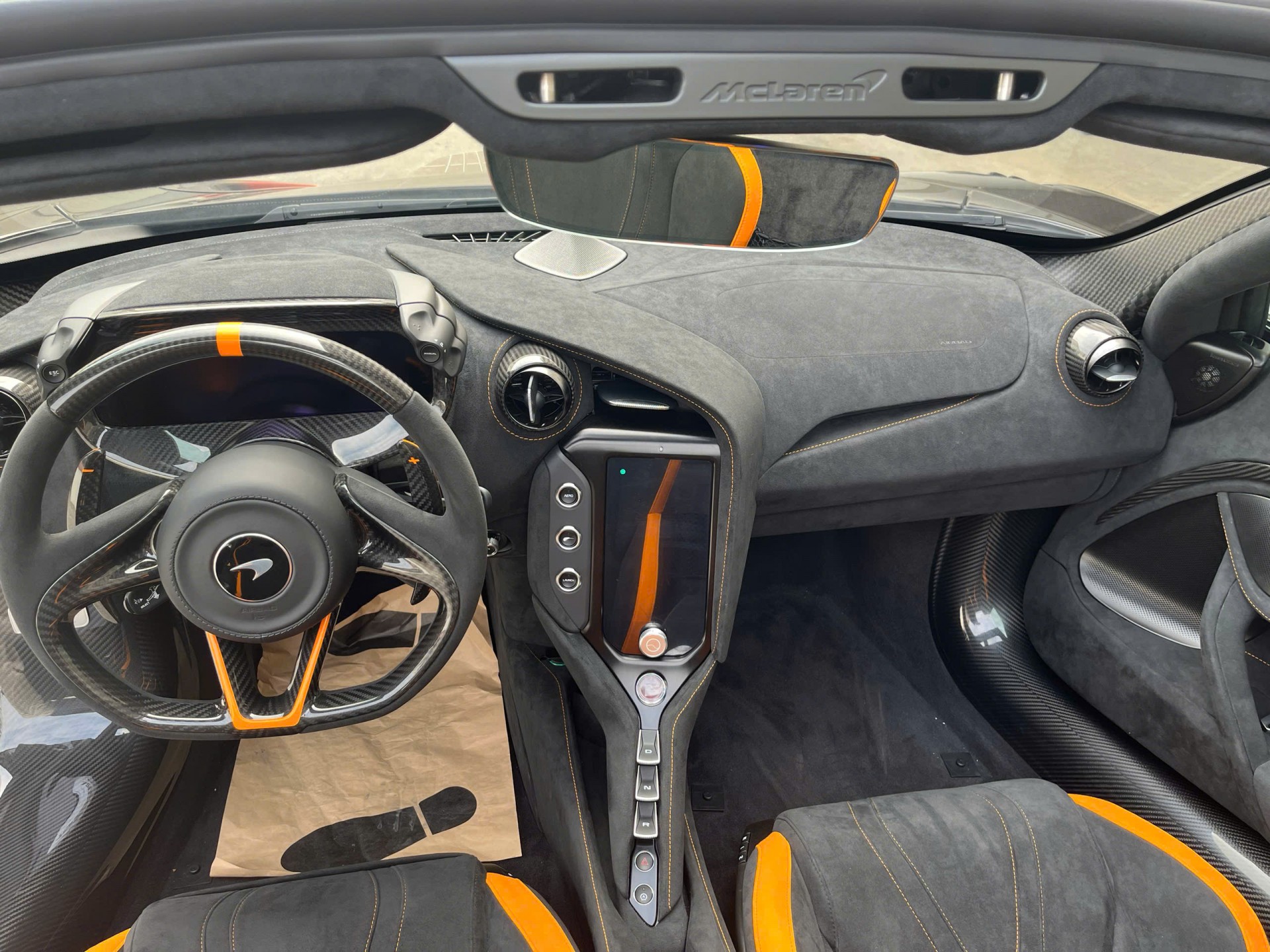 McLaren 750S Spider Orange Coriolis xuất hiện tại Hà Nội